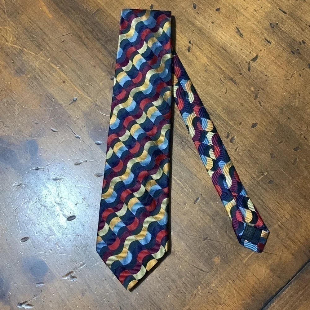 Vintage Neiman Marcus navy, red, gold and blue 100% seta silk necktie - Picture 2 of 10